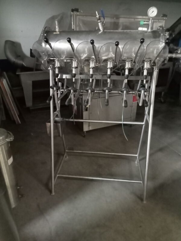 Llenadora isobarica manual con saturador CO2